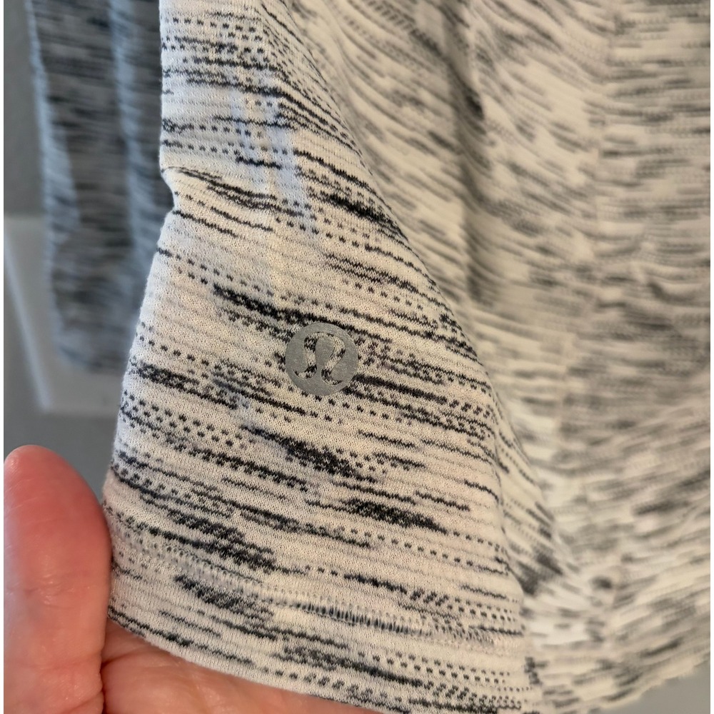 Lululemon Long Sleeve Scoop Neck Space Dye High Low Top Black White SIZE 8 - Picture 5 of 5